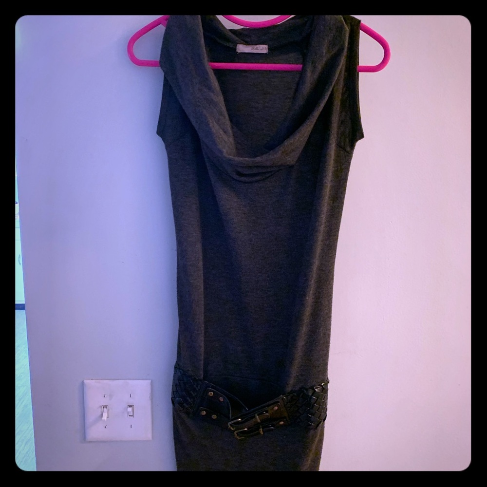 Shirt sleeve fitted sweater dress with belt